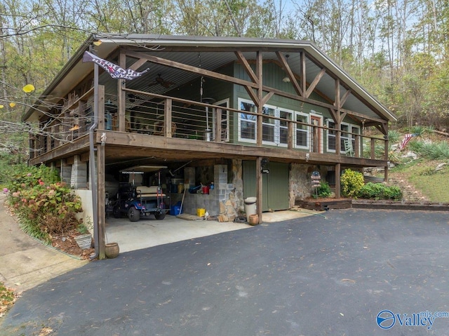 view of front facade featuring a carport