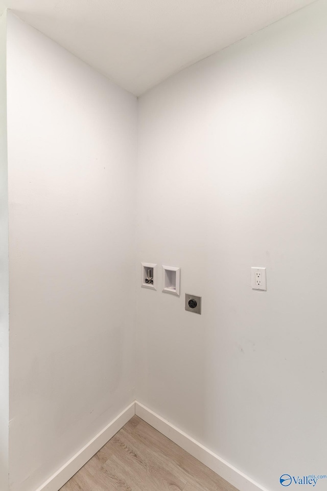 laundry room with hookup for an electric dryer, light wood-type flooring, baseboards, laundry area, and washer hookup