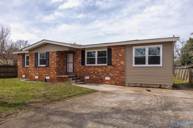 ranch-style home with brick siding, crawl space, a front lawn, and fence