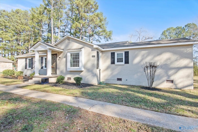 single story home featuring a front yard