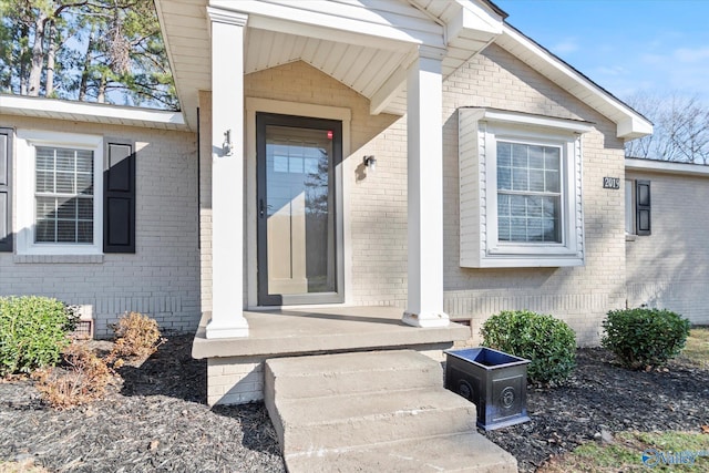 entrance to property featuring covered porch