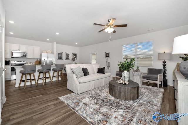 living area with ceiling fan, dark wood-style floors, recessed lighting, and baseboards
