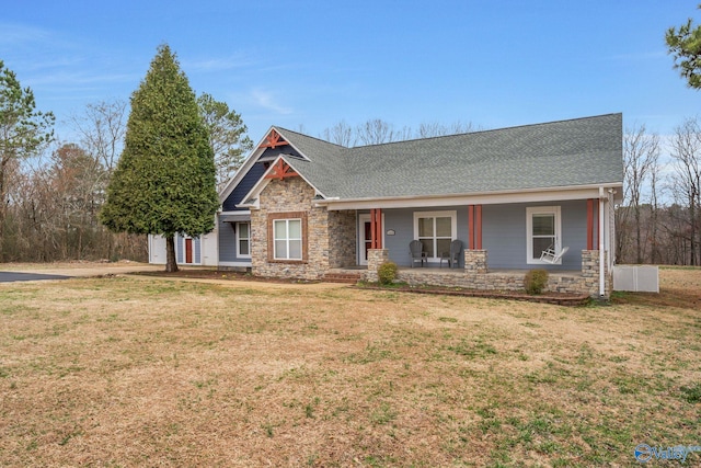 craftsman house with a front lawn and a porch