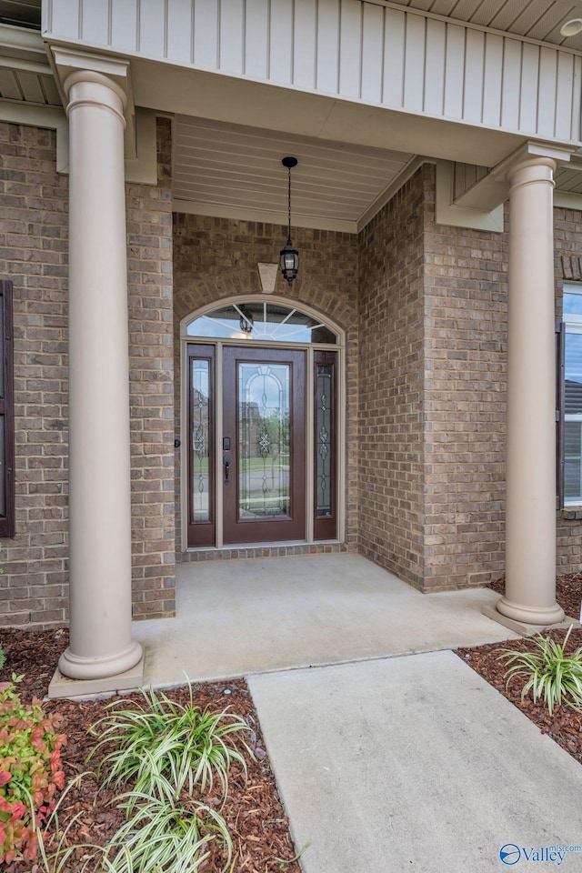 property entrance featuring a porch