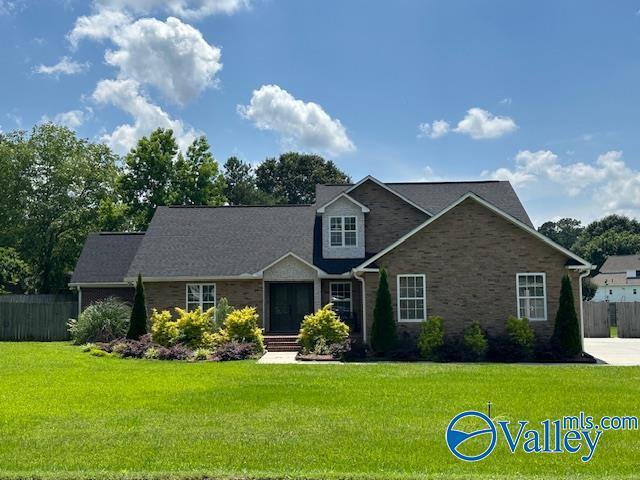 view of front of home featuring a front yard and fence
