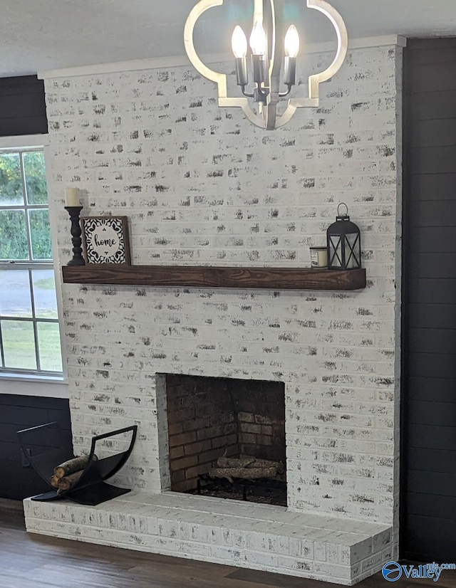 2537 Rexford St, Gadsden, AL 35903 - detailed view of a chandelier and wood finished floors