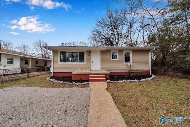 view of front of house with fence and a front lawn