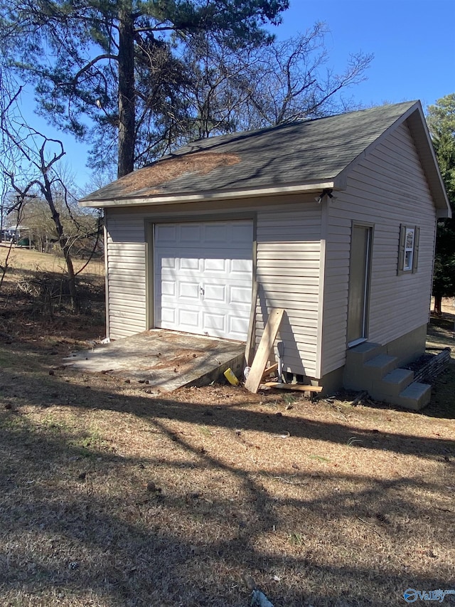 detached garage featuring dirt driveway