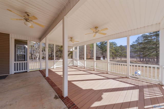 unfurnished sunroom with plenty of natural light and ceiling fan