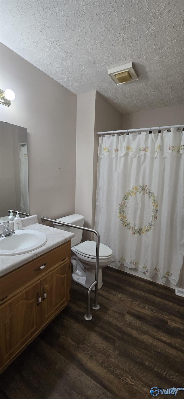 113 Sycamore Pl, Athens, AL 35611 - full bathroom with wood finished floors, toilet, vanity, a textured ceiling, and a shower with shower curtain