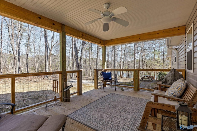 sunroom with ceiling fan