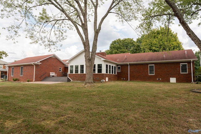 back of house featuring a lawn