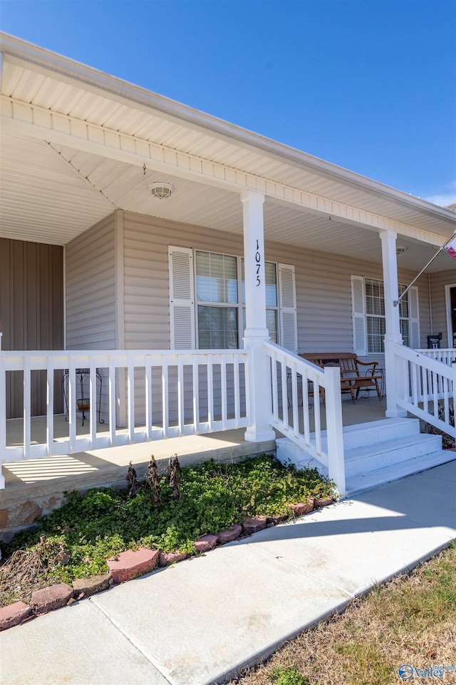 entrance to property featuring covered porch