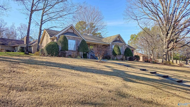 view of front of house featuring a front yard