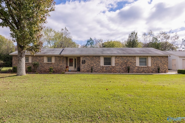 ranch-style home featuring a front yard