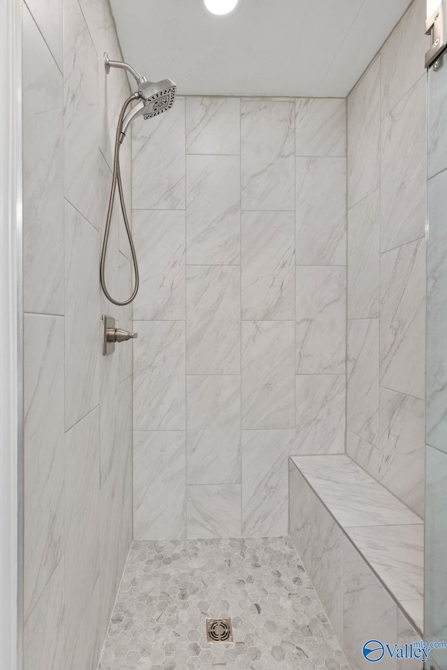 bathroom featuring a tile shower