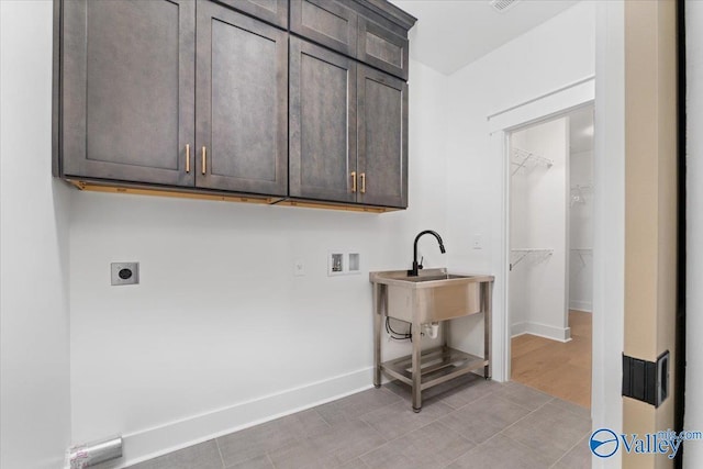 laundry room featuring cabinet space, baseboards, visible vents, hookup for an electric dryer, and washer hookup