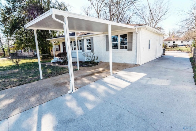 view of front facade featuring a carport