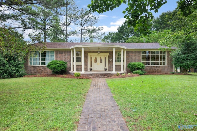 single story home featuring a front lawn