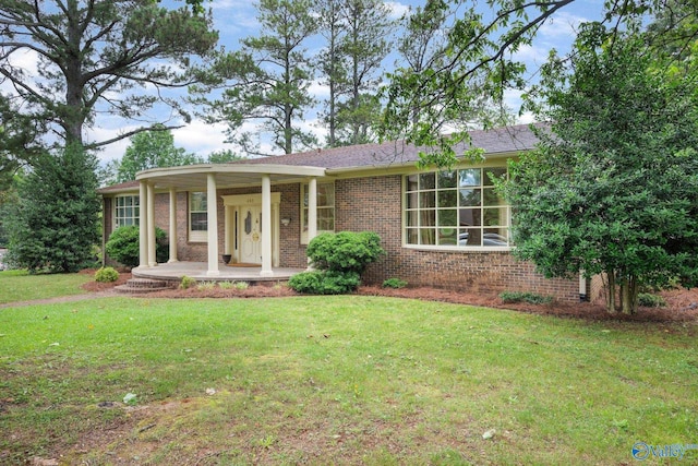 single story home featuring a front lawn