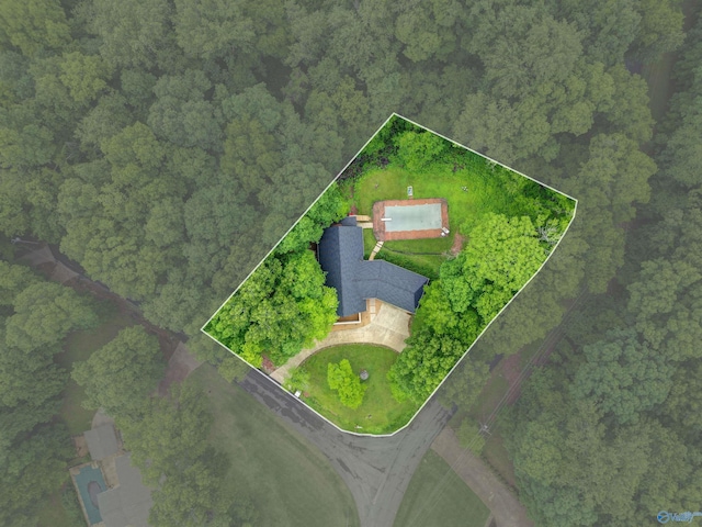 102 Fern Cv, Florence, AL 35634 - aerial overview of property's location with property boundaries highlighted and a heavily wooded area