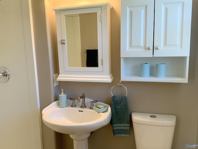 bathroom featuring sink and toilet