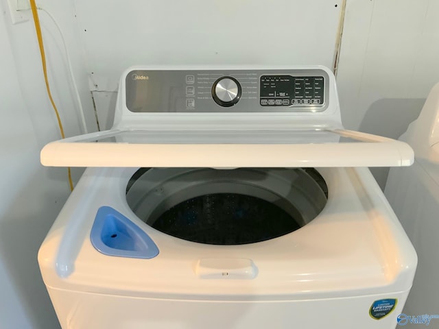 details featuring washer / clothes dryer