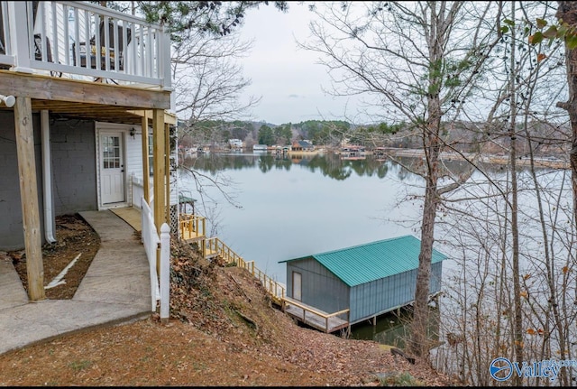 view of yard with a water view and a boat dock