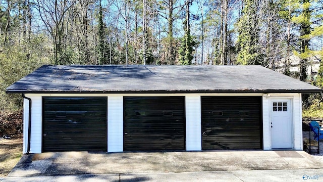 view of detached garage