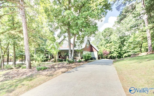 view of front of home featuring covered porch and a front yard