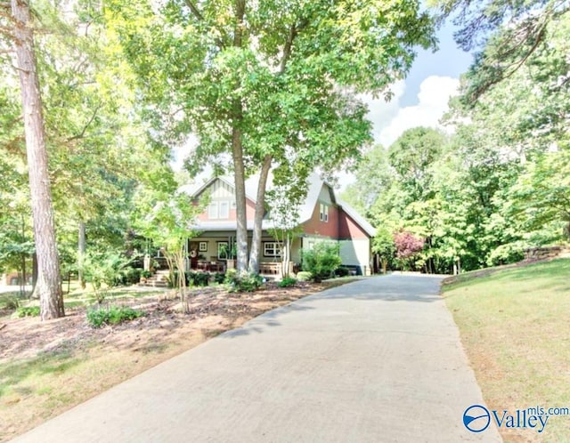 view of front of home featuring covered porch and a front lawn