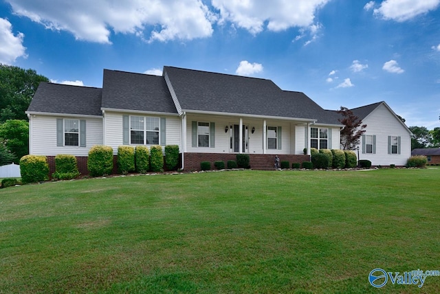 single story home featuring a porch and a front lawn