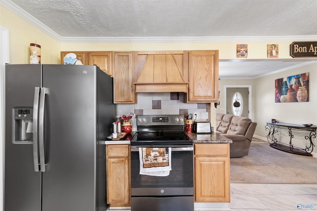 kitchen with stainless steel appliances, premium range hood, ornamental molding, and a textured ceiling