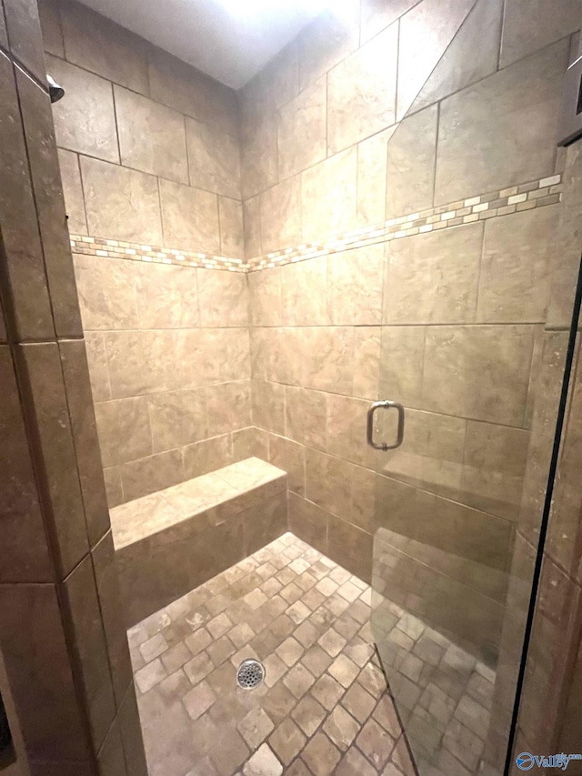 bathroom featuring tiled shower