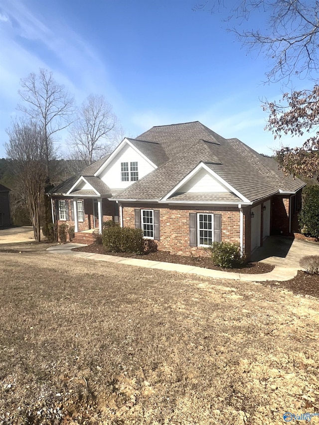 view of front of house with a front lawn