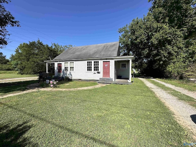 view of front of home with a front lawn