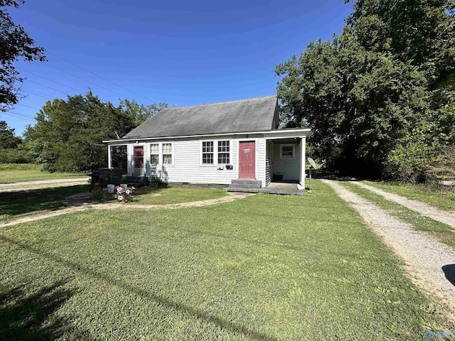 view of front of house featuring a front lawn