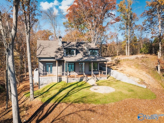 view of front of property with a front yard