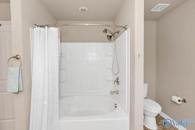 bathroom featuring toilet, baseboards, visible vents, and shower / tub combo with curtain