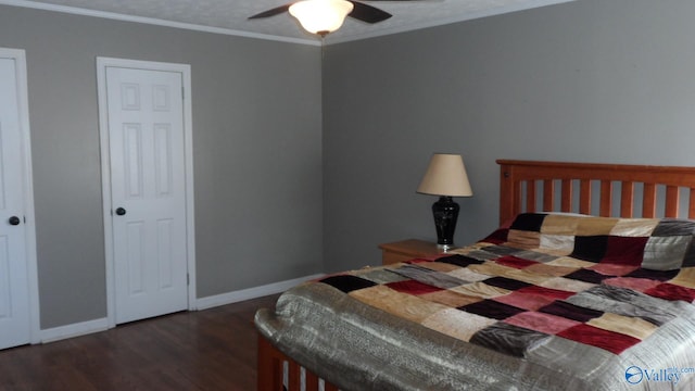 bedroom featuring a textured ceiling, dark hardwood / wood-style floors, ceiling fan, and crown molding