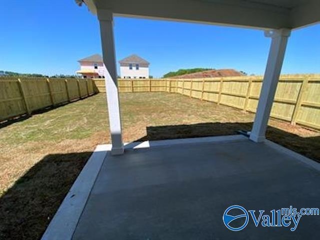 view of yard with a patio area