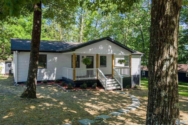 ranch-style house featuring a front yard and a porch