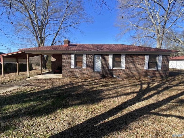 view of front facade featuring a front yard and a carport