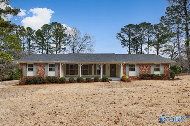 single story home with covered porch