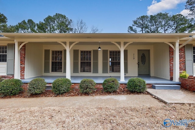 entrance to property featuring a porch