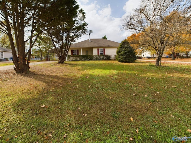 single story home with a front lawn