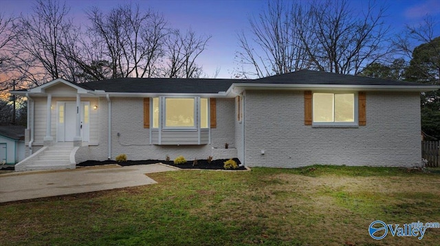 view of front facade with a yard