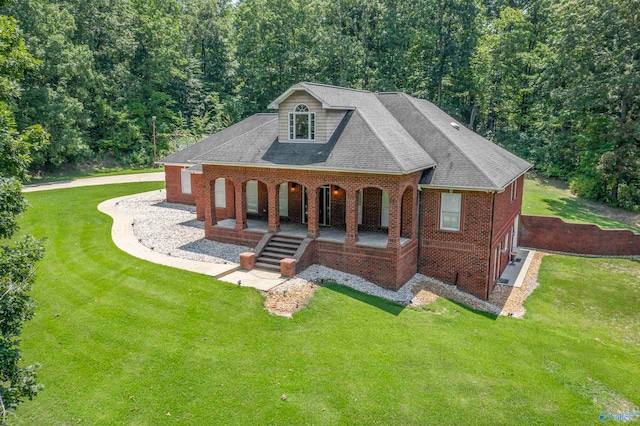 view of front of house featuring a front lawn