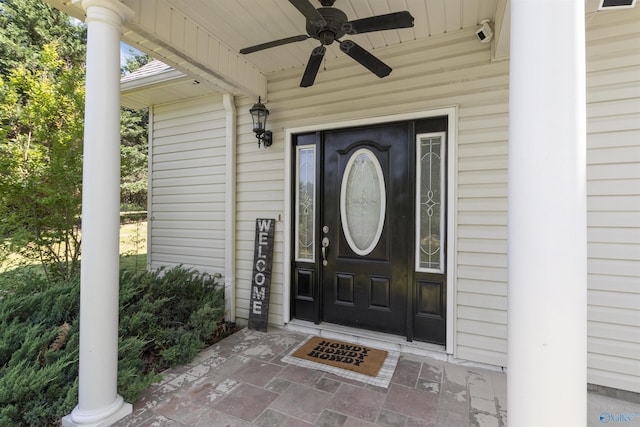 property entrance with ceiling fan