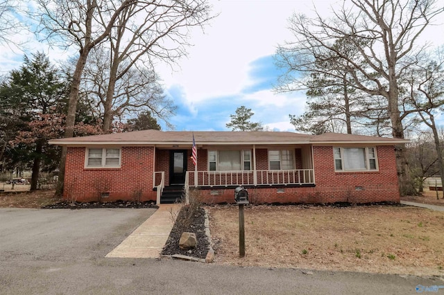 ranch-style home with covered porch